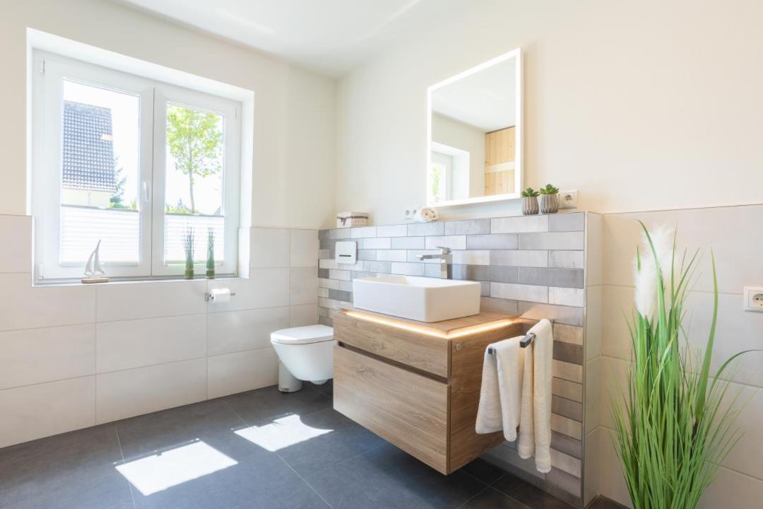 Villa Dornkamp 1 - Luxurioese Ferienwohnung Fuer 4 Personen Inklusive Sauna Und Garten 蒂门多弗施特兰德 外观 照片